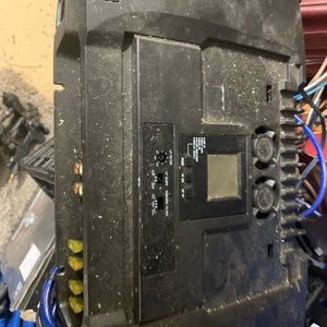 Alpine1000 watts mono amp for subs